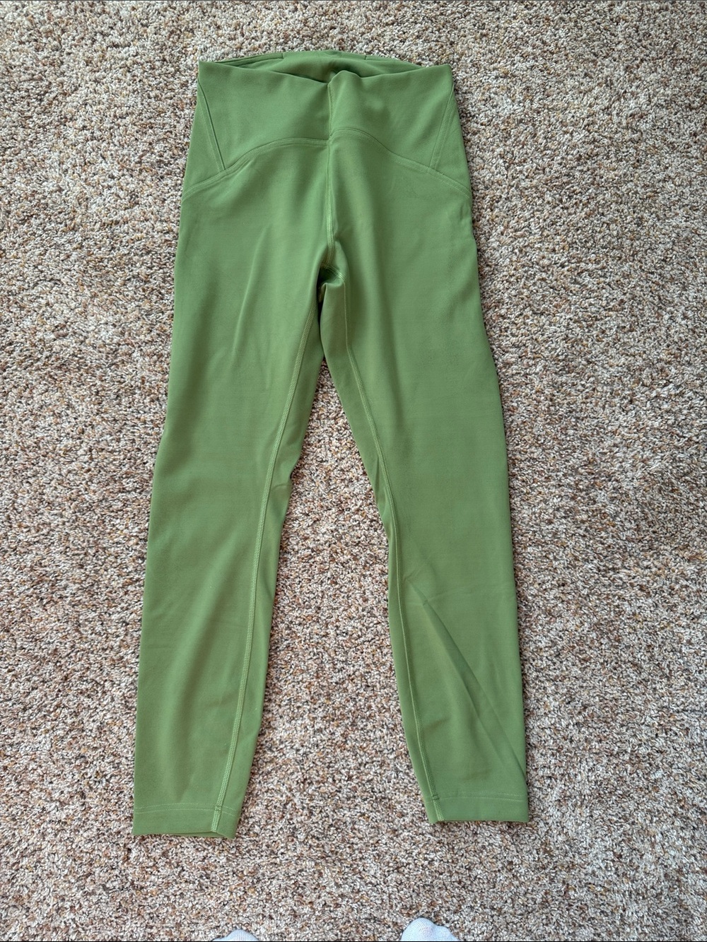 Lululemon green leggings, women size 6.
